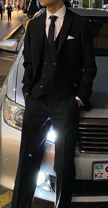 Черный костюм 46-го размера