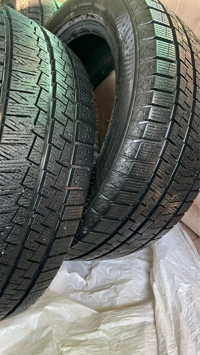 Продам б/у зимнюю резину рр 245/50/R18 “Habilead”