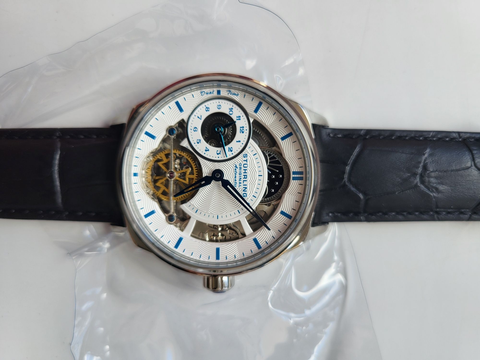 Продам часы Stűrling