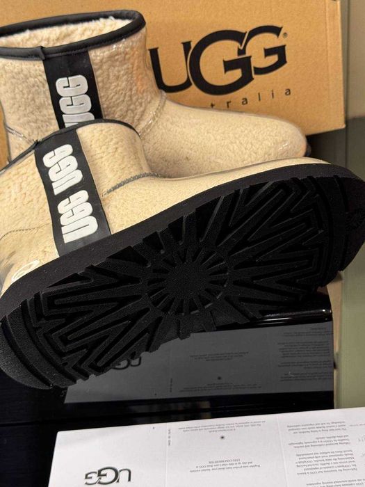 Ugg dama transparent