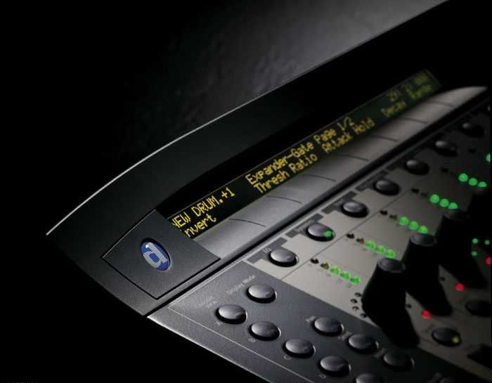 Контролна повърхност на Digidesign Command 8