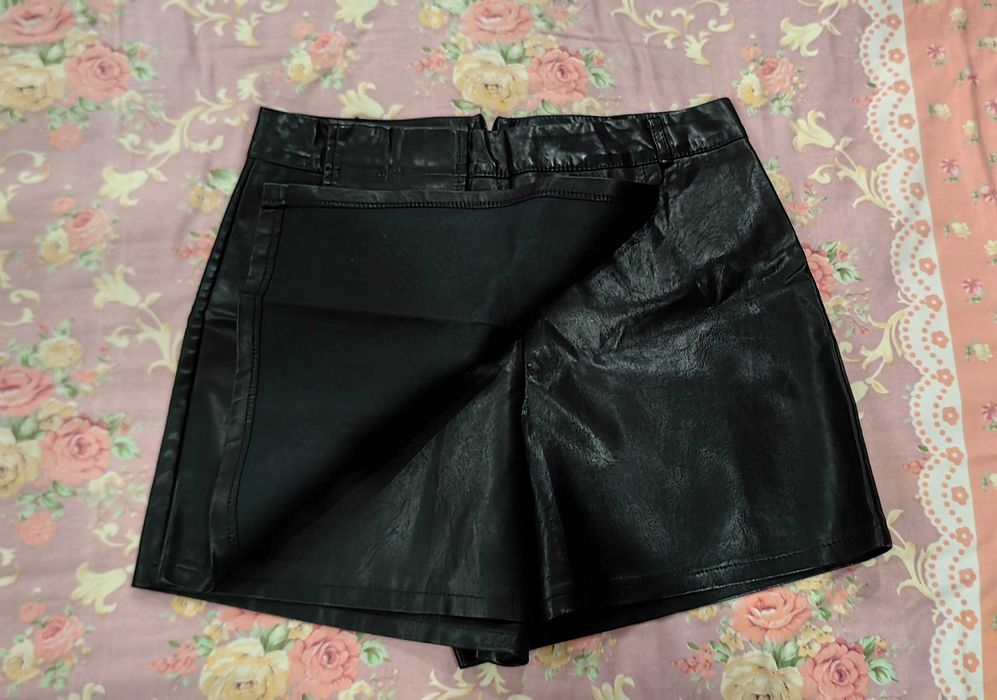 Продаются новые кожанные шорты-юбка
