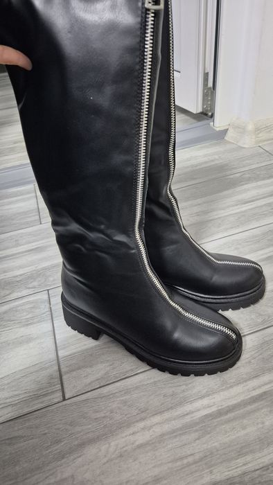 Vand cizme cu fermoar