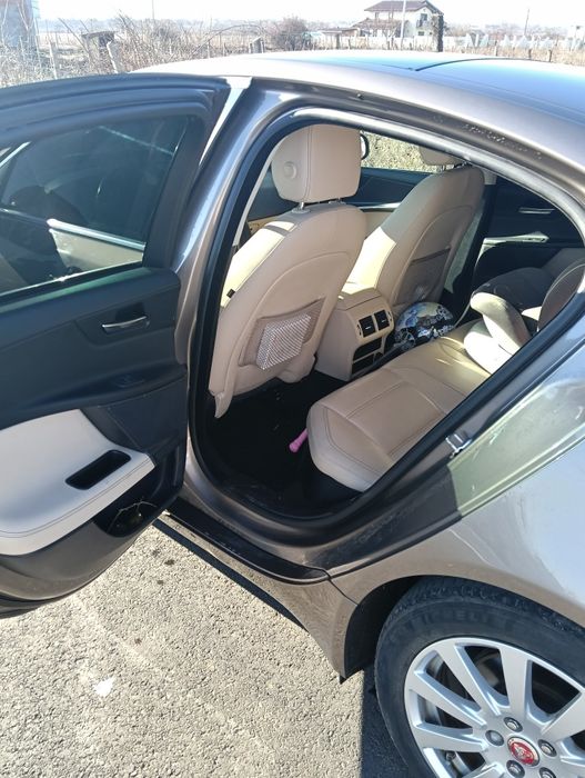 Jaguar XE 2.0d an 2016