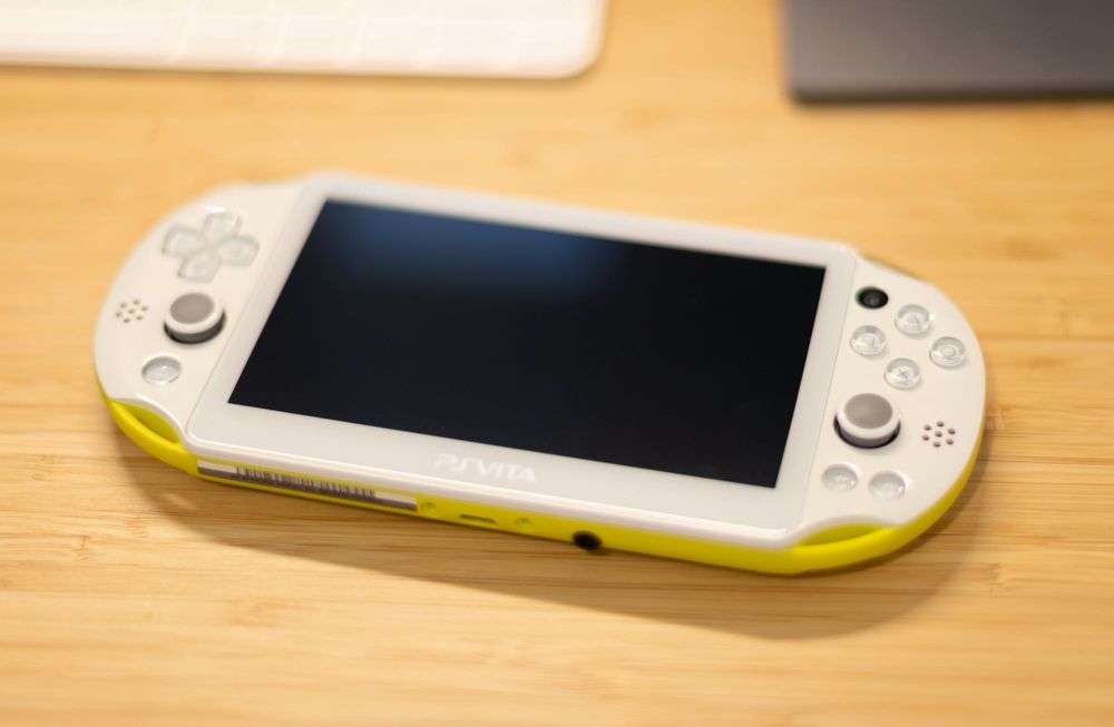 PS Vita PCH-2000 Lime Green