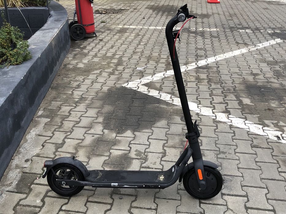 Vând trotineta electrica Navee V50i
