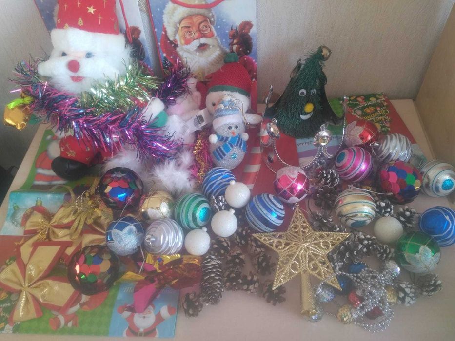 Новогодняя мишура, гирлянда-сетка, игрушки на елку