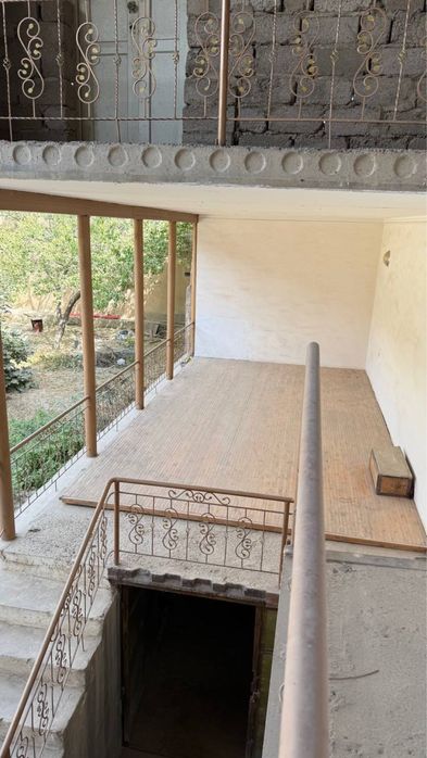 Уй сотилади, Шахар марказида,  7 сотох 2 каватли 10 хоналик