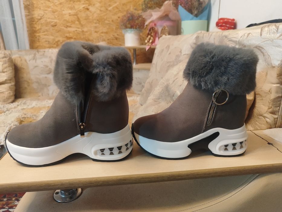 Продам ботинки женские новые