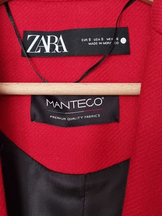 Zara червено дълго палто