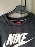 Vând bluza Nike neagra