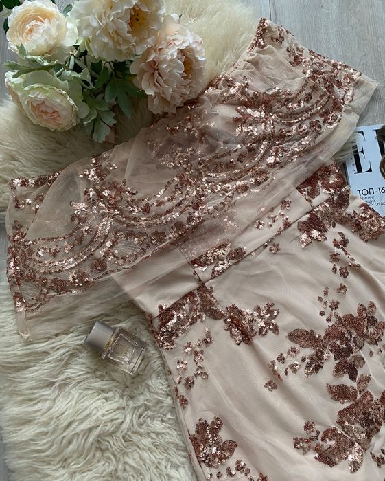 Елегантната бежова миди рокля с пайети Missguided