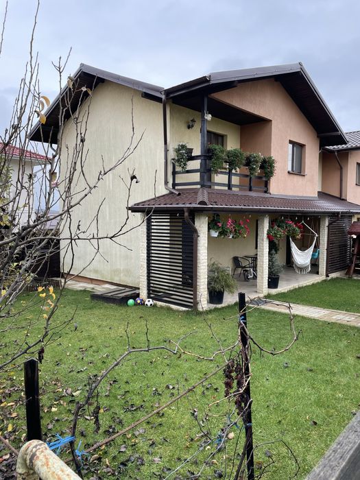 Persoana fizica, vând casă tip duplex