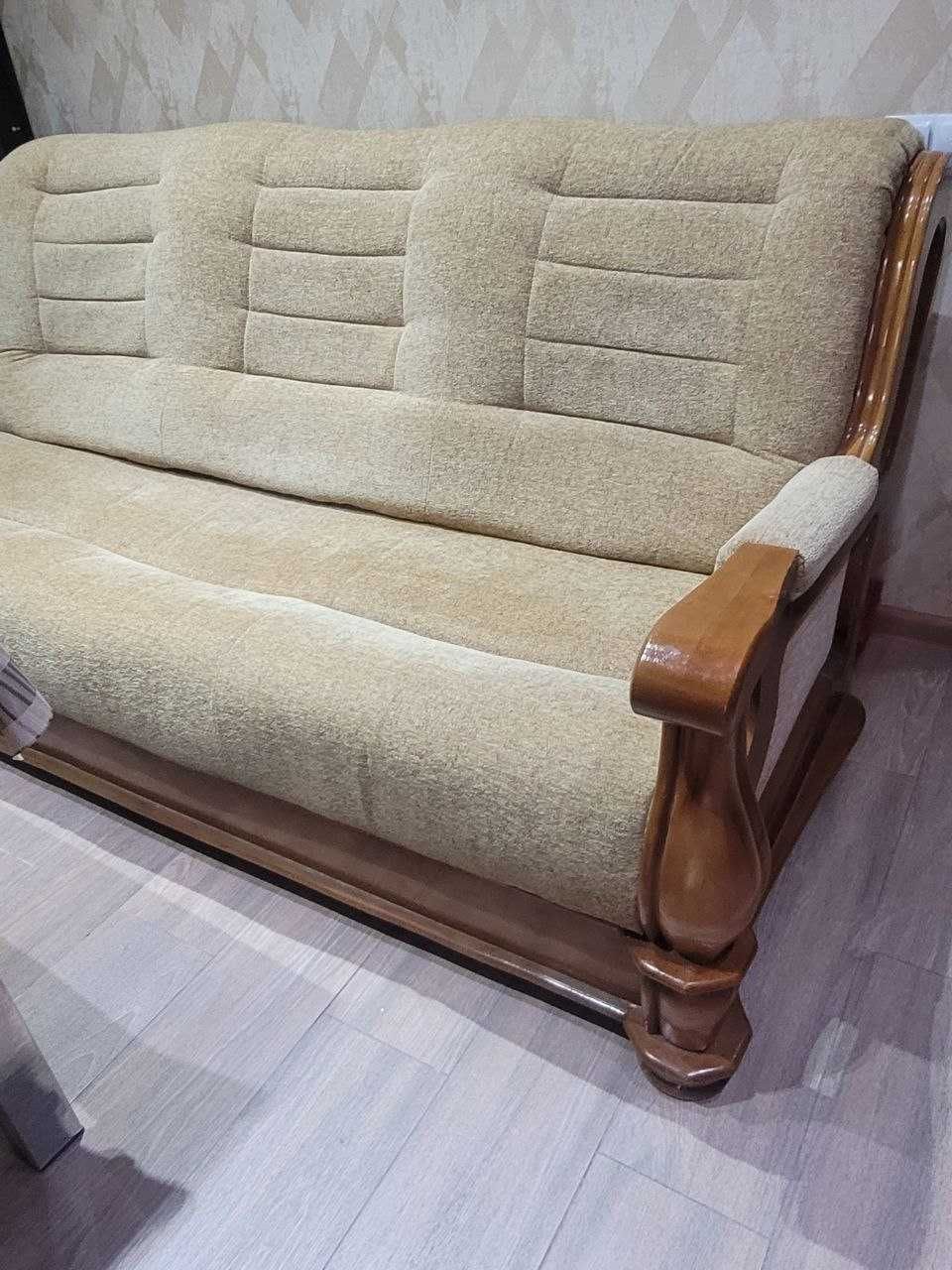 Продам добротный диван в отличном состоянии
