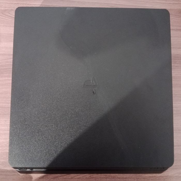 Продам или обменяю Sony Playstation 4 Slim на oculus quest 2