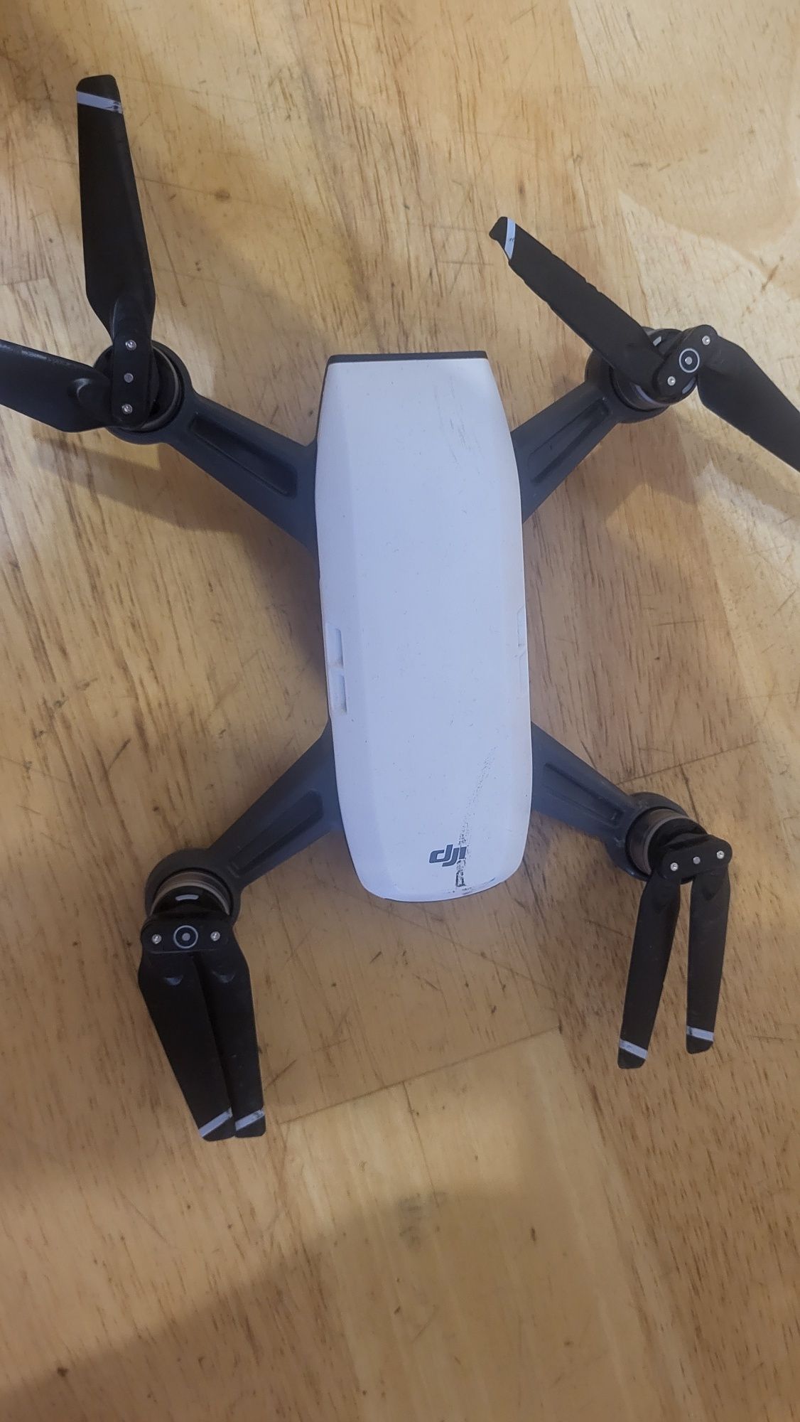 Продам дрон DJI SPARK быушный