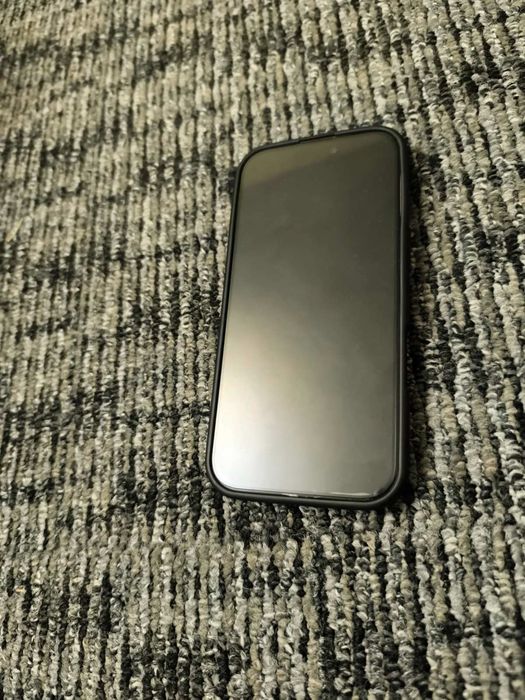 Apple iphone 16 pro 512gb, много запазен  със  17 месеца гаранция.