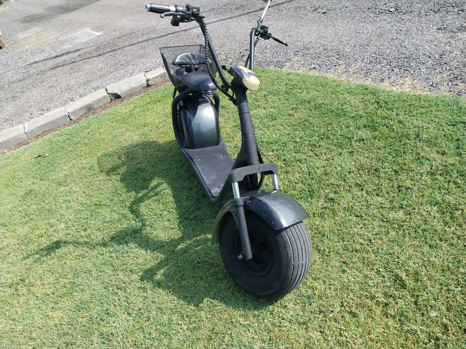 Продавам ел скутер харли 1500w-60v в отлично състояние всичко работи п