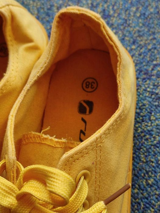 Дамски кецове Runners, възможен коментар на цената