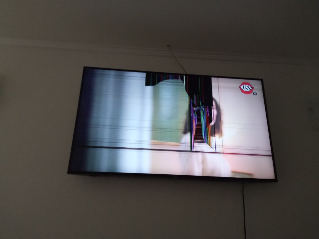 Vând tv Samsung display spart