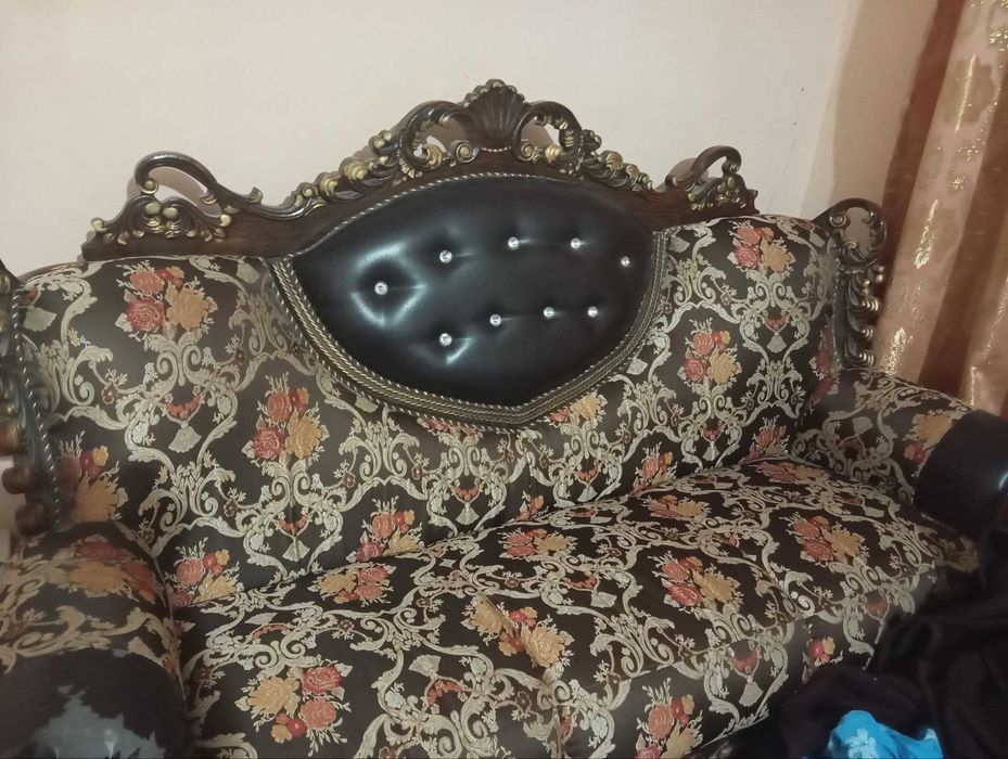 Диван котта,  2 та креслоси ва уртанча дивани