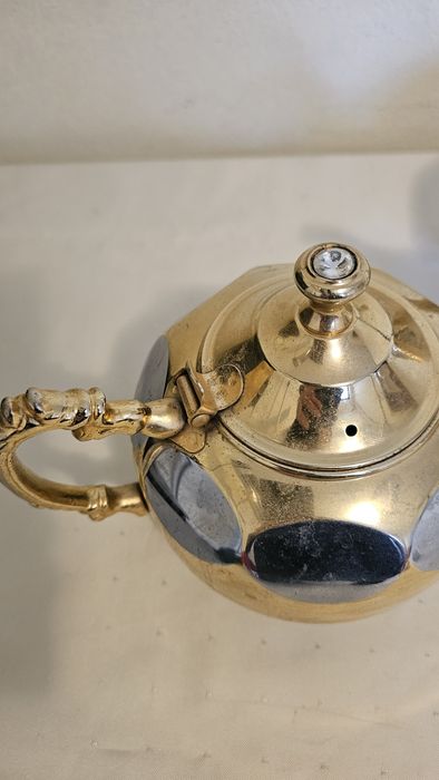 2 ceainice aurite,made in Korea.