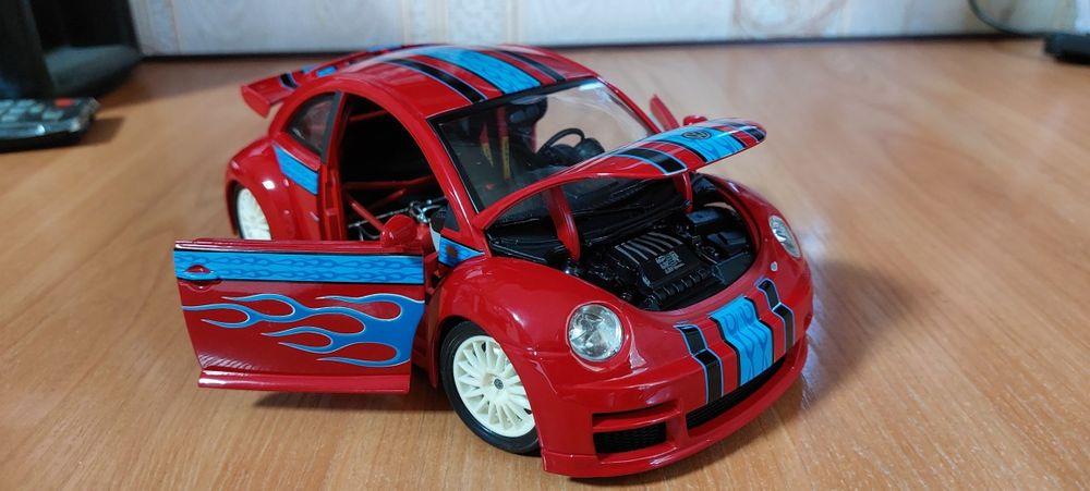 Масштабная модель автомобиля 1-18