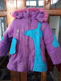 Куртка детская на 4-6 лет, с капюшоном, зимний вариант.