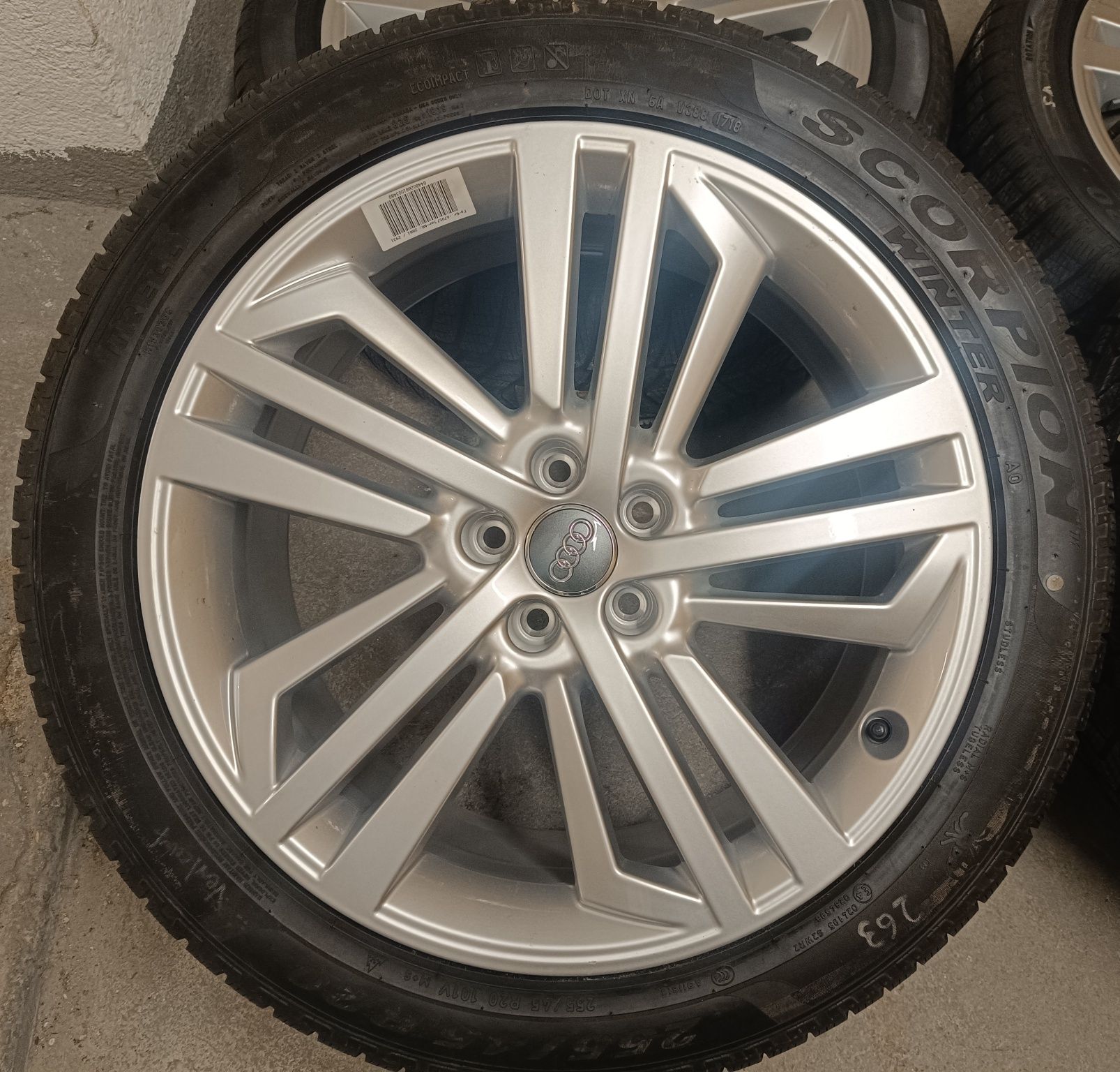 Оригинални нови джанти с гуми зимни 20 цола за Audi Q5 SQ5