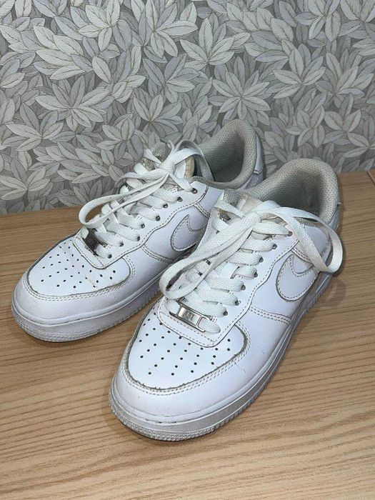 Белые кроссовки nike air force