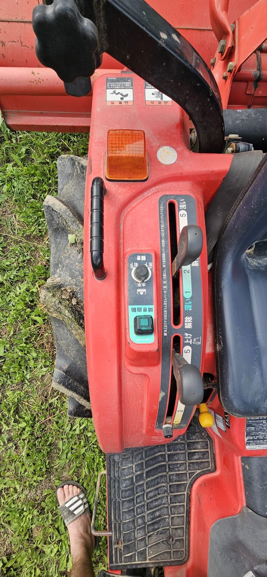Vând tractor Mitsubishi