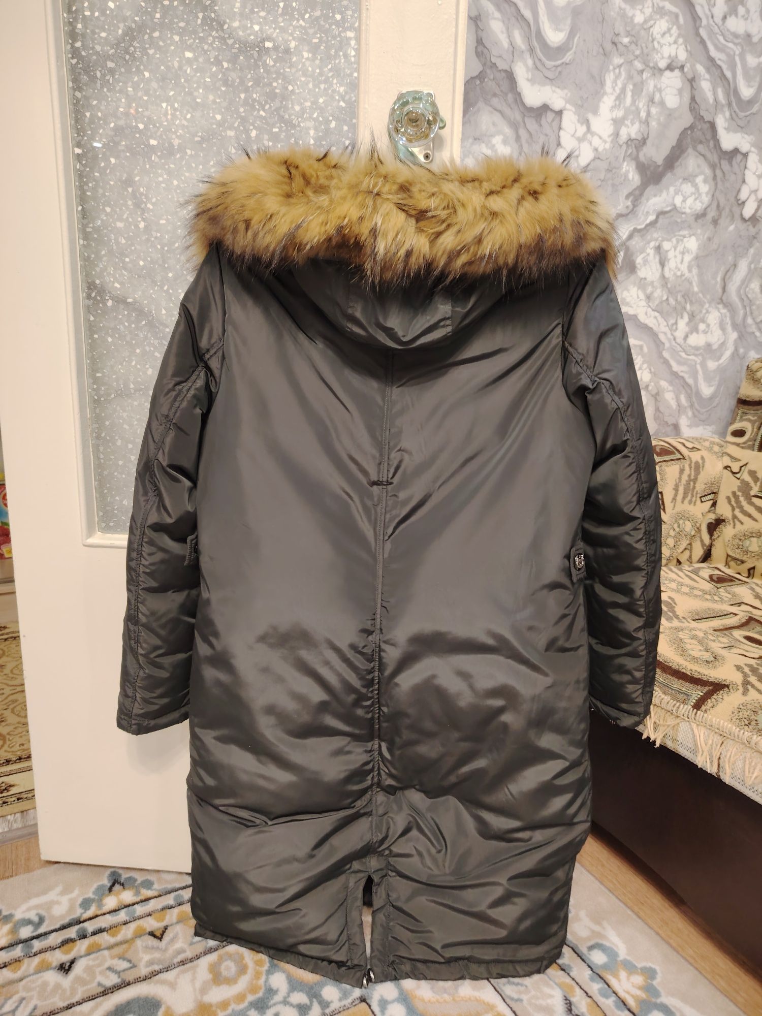 Продам женскую зимнюю куртку