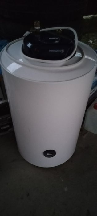 Vând Boiler apă caldă 80l