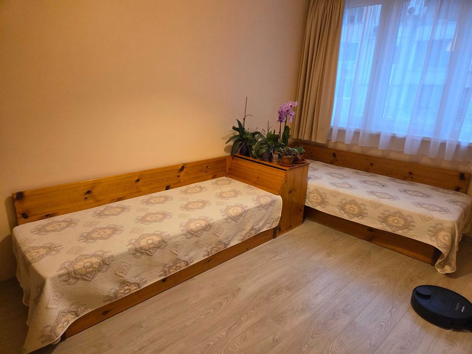 Единични легла с ракла