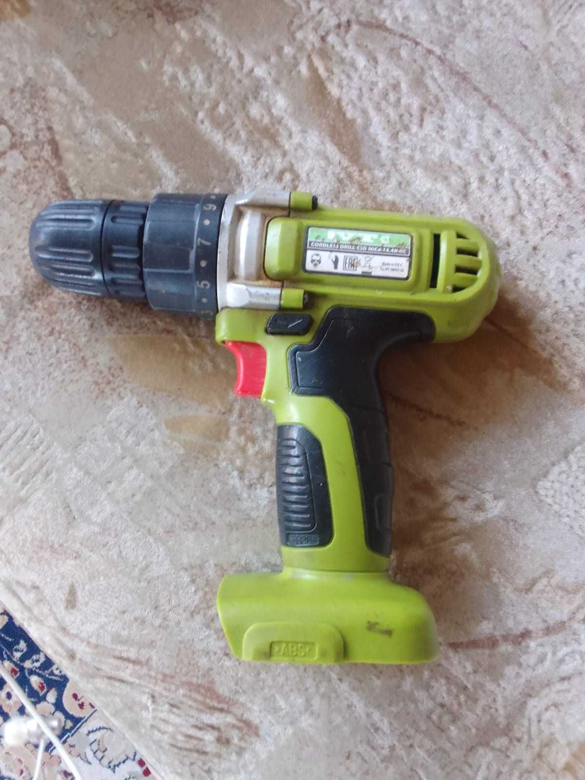 Продам Шуруповёрт IVT-CSD M155 Ni Cd 14 4B RC.  Батареи не рабочие.