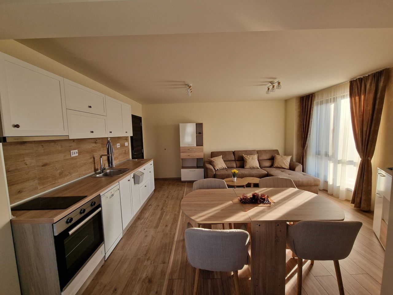 Дава се под наем Двустаен апартамент в Асеновград - 61 кв.м за 306 € - Снимка #9
