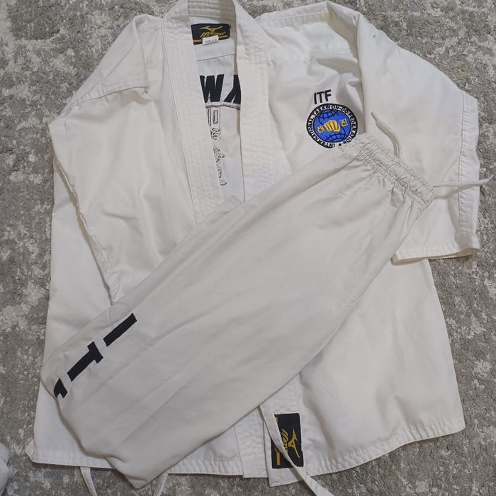 Продам кимоно  за 5000 в хорошем состоянии пользовались не много..