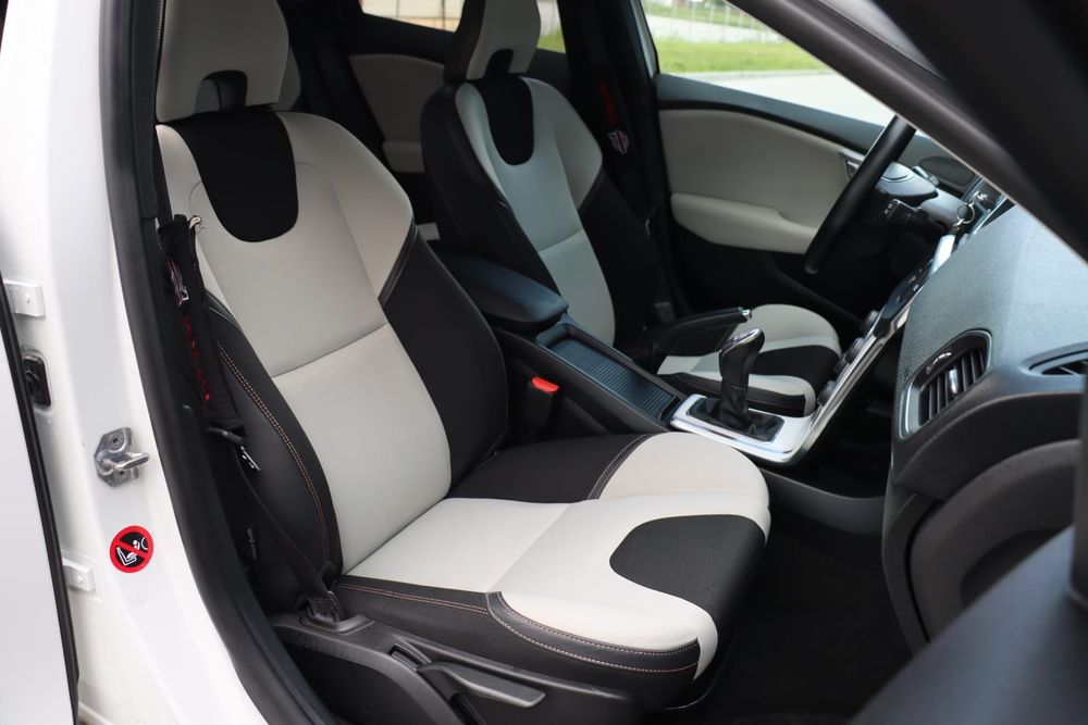 Volvo V40 Cross Country, 1.6 Hdi, Garanție 12 Luni