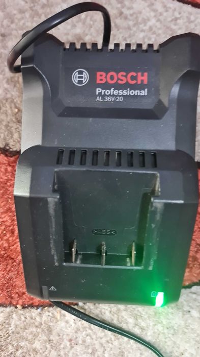 acumulator bosch 36v si incarcator