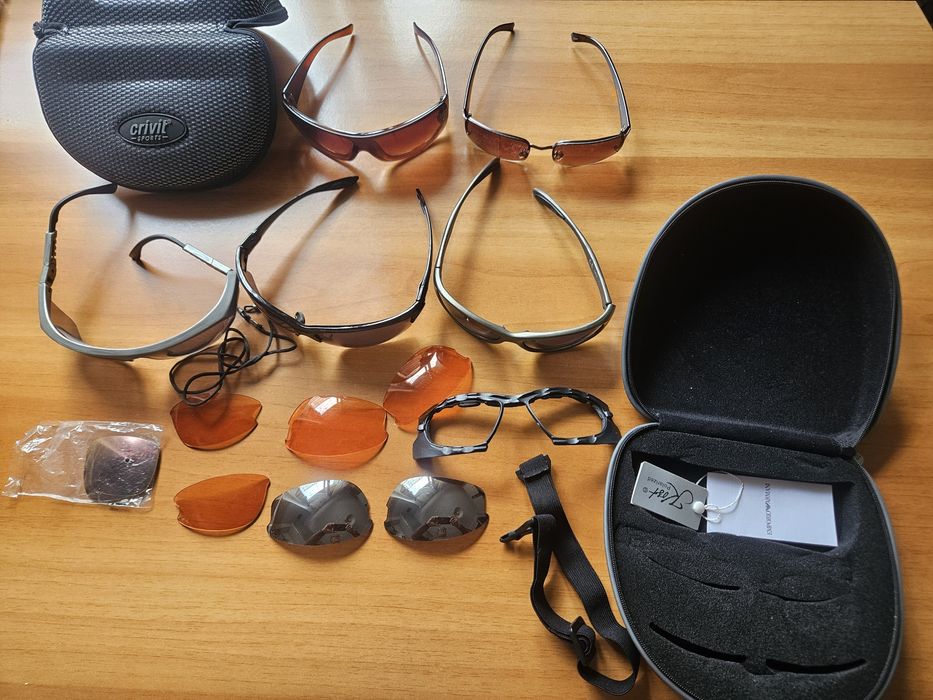 Ochelari unisex cu 3 seturi de lentile interschimbabile.