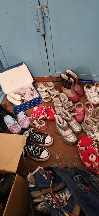Бесплатно забирайте обувь для девочек.