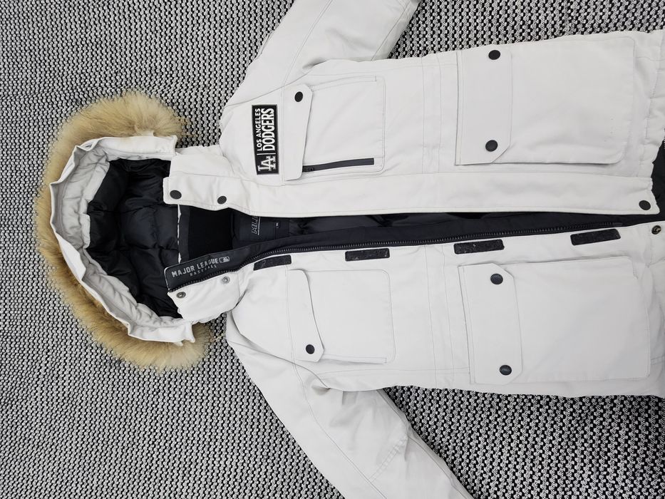 Зимняя куртка пуховик фирмы MLB.