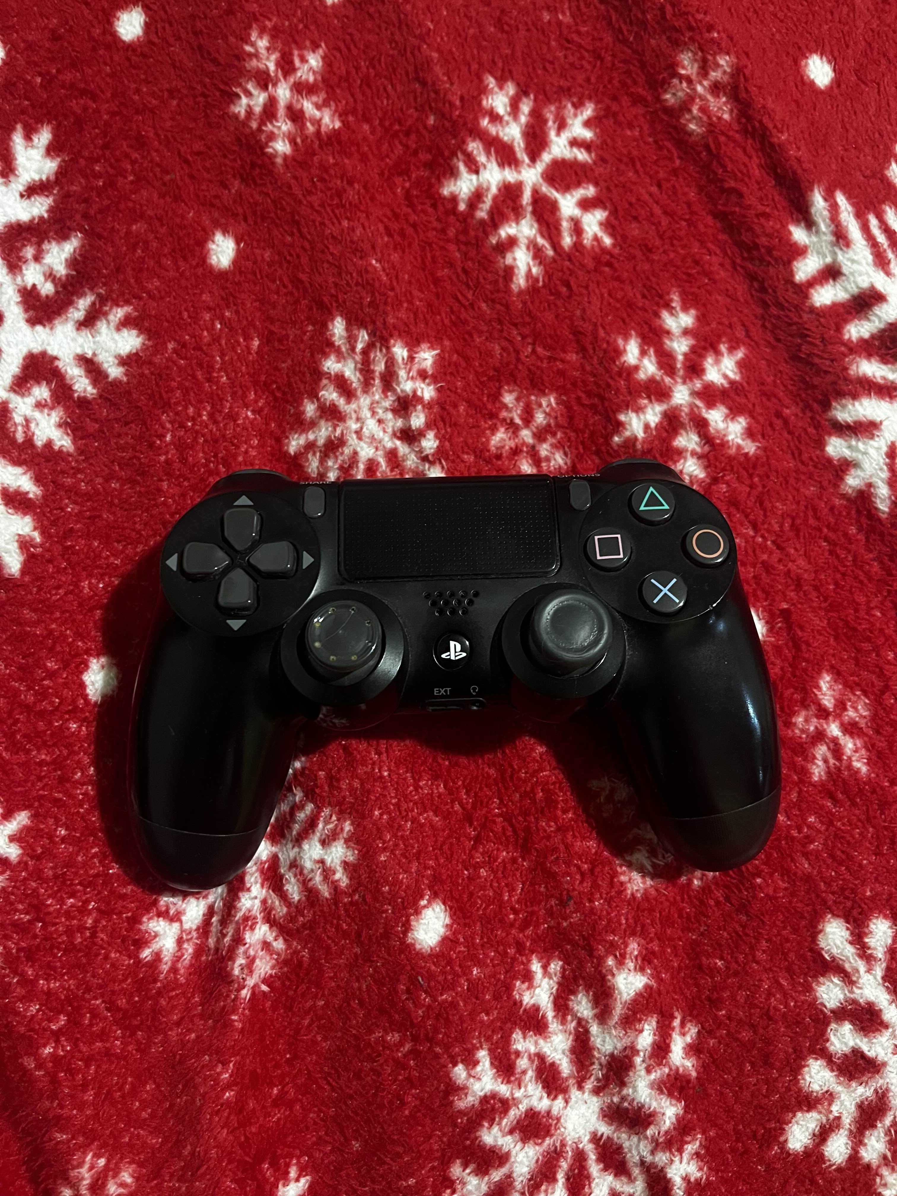 Play station 4 Супер запазен използван половин година!!!