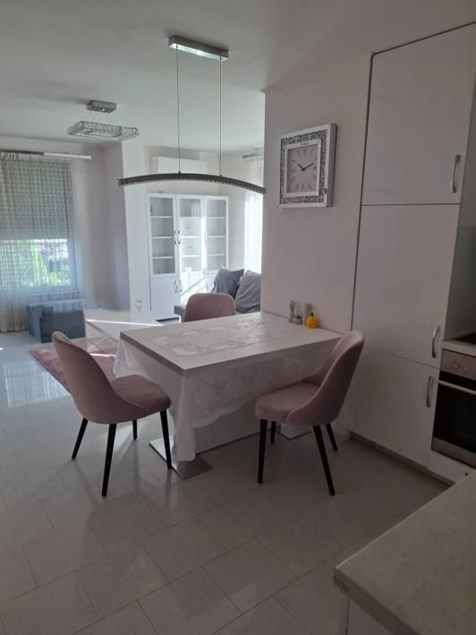 Дава се под наем Тристаен апартамент в София, Карпузица - 115 кв.м за 600 € - Снимка #1