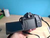 Camera foto Canon EOS 800D cu filtru si geanta