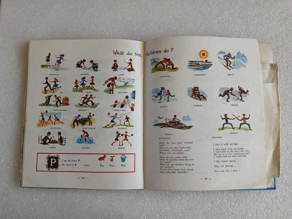 Учебник по английски език с грамофонни плочи