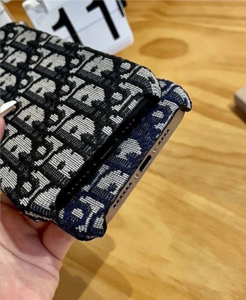 Чехлы Dior для всех моделей iPhone