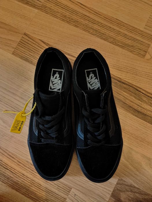 Adidasi Vans nr 37 noi