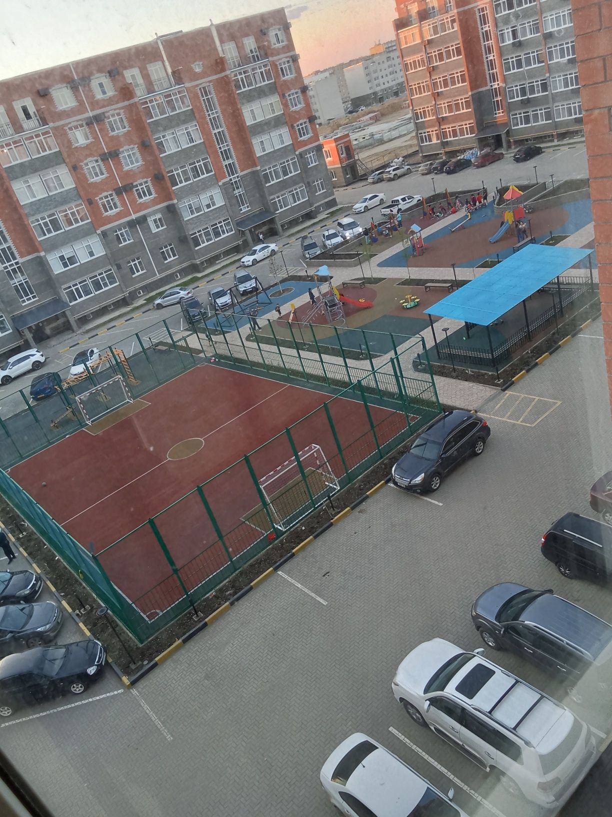 Продам 4 комнатную квартиру + подвальное помещение на Батыс 2