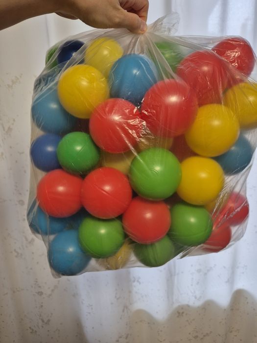 Cort cu dinozauri+ 100 bile colorate